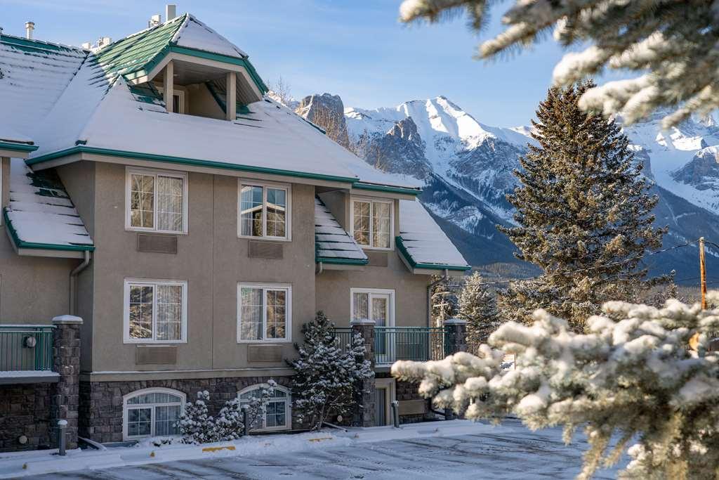 Pocaterra Inn & Waterslide Canmore Exterior photo