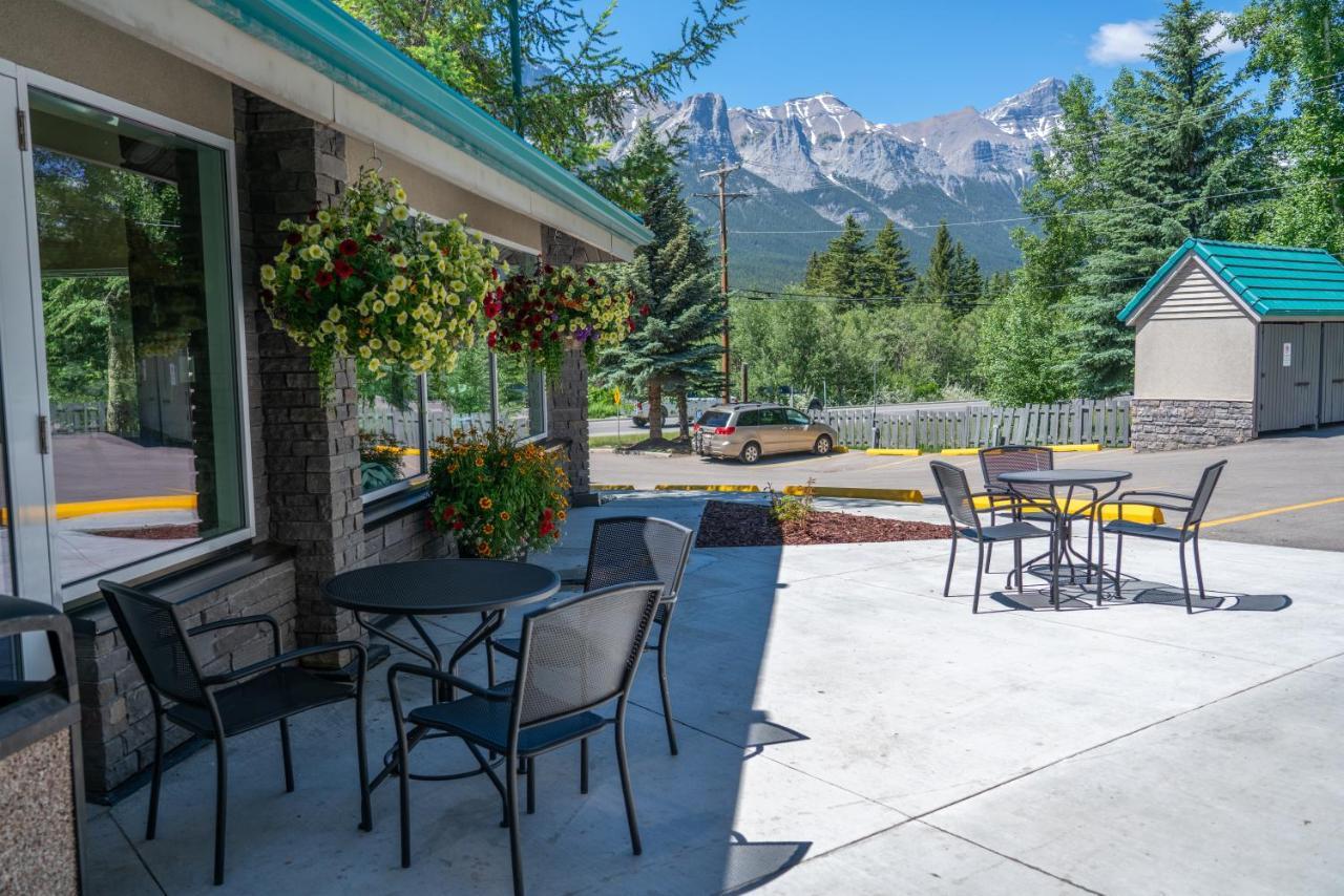 Pocaterra Inn & Waterslide Canmore Exterior photo